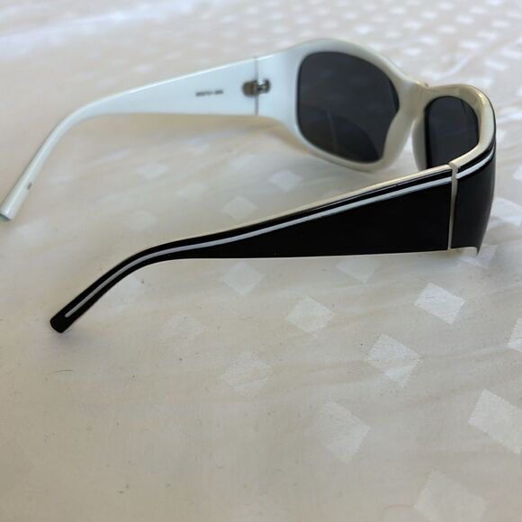 Kathy Von Zealand Sunglasses - Picture 5 of 6